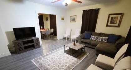 Large Updated 3 bedroom Townhome w/ mountain view nearby Kanawha river