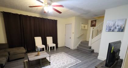 Large Updated 3 bedroom Townhome w/ mountain view nearby Kanawha river