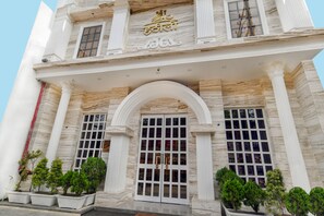 Exterior - Hathili Hotel and Restaurant (Ujjain)