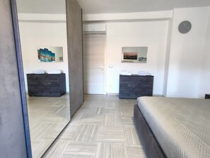 4 chambres, fer et planche à repasser, Wi-Fi, draps fournis