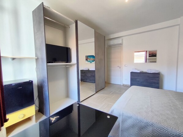 4 chambres, fer et planche à repasser, Wi-Fi, draps fournis