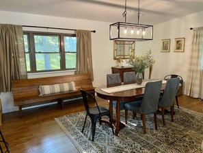 Dining - TranquilityCove ☀️
Lakeside 🌊 Boat Dock 🎣 Kayaks 🛶 (Royal)