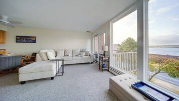 Apartment (3 Bedrooms) | Front of property