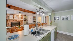 Apartment (2 Bedrooms) | Interior - Convenient New Bern Apt With Patio Access! (New Bern)