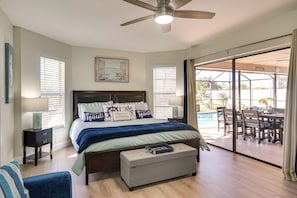 Interior - Hot Tub & Pool: Coconut Palms in Cape Coral (Cape Coral)