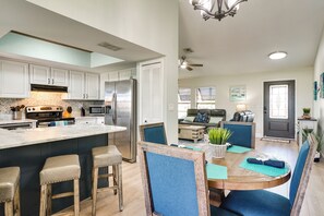 House (3 Bedrooms) | Interior - Hot Tub & Pool: Coconut Palms in Cape Coral (Cape Coral)