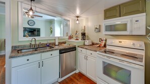 Unclassified image, 4 of 24, button - Historic New Bern Apartment: Walk to Tryon Palace! (New Bern)