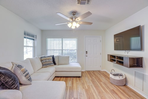 Williston Home w/ Yard: 6 Mi to Devils Den Spring