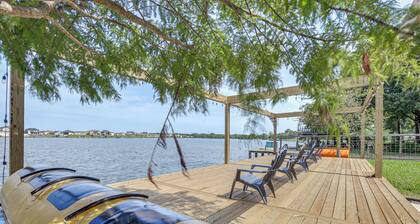 Willis Waterfront Home w/ Deck on Lake Conroe!