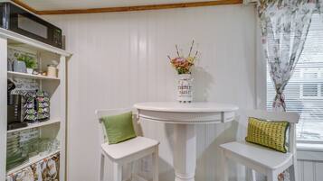 Apartment (0 Bedroom) | Interior