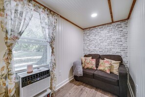 Apartment (0 Bedroom) | Interior