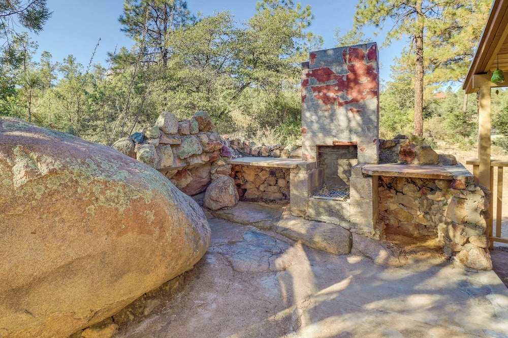 2 Mi to Dtwn: Prescott Gem w/ Patio & Views! - Skull Valley, AZ