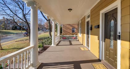 Cozy Roanoke Vacation Rental: 2 Mi to Downtown!