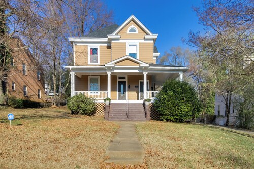 Cozy Roanoke Vacation Rental: 2 Mi to Downtown!