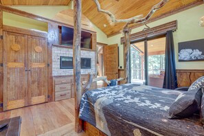 2 bedrooms, laptop workspace, free cots/infant beds, bed sheets - Angel Fire Cabin Rental w/ Private Hot Tub & Deck! (Angel Fire)