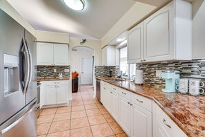 Microwave, oven, stovetop, dishwasher - Luxe Cape Coral Retreat w/ Pool ~ 7 Mi to Beach! (Cape Coral)