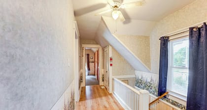 Cozy Hart Getaway w/ Fire Pit < 1 Mi to Lake!