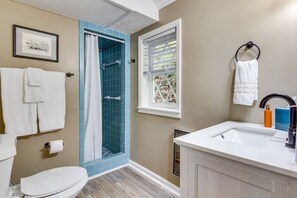 Apartment (1 Bedroom) | Bathroom | Towels