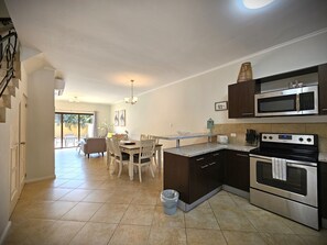 Mikrovågsugn, ugn, spishäll och diskmaskin