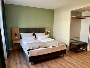 Comfort Room | Desk, laptop workspace, soundproofing, free WiFi - AMH - Wohnen auf Zeit (Munich)