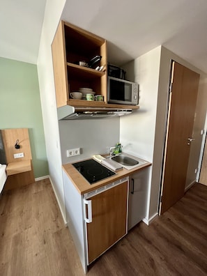 Quarto conforto | Cozinha privada | Geladeira, micro-ondas, cooktop, chaleira elétrica