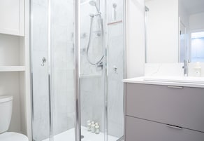 Apartamento de lujo | Baño | Ducha y bañera combinadas