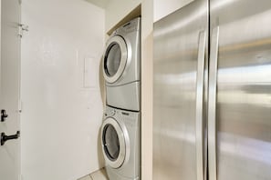 Interior - Phoenix Townhome w/ Community Pool - Near Golf! (Phoenix)