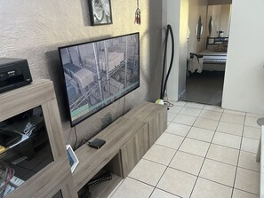 3 chambres, fer et planche à repasser, Wi-Fi, draps fournis