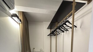 Double Room | In-room safe, desk, laptop workspace, blackout drapes - Celeste Rooms (Catania)