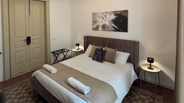 Deluxe Double Room, City View | In-room safe, desk, laptop workspace, blackout drapes - Celeste Rooms (Catania)