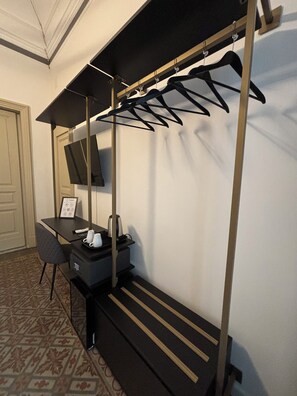 Deluxe Double Room, City View | In-room safe, desk, laptop workspace, blackout curtains - Celeste Rooms (Catania)