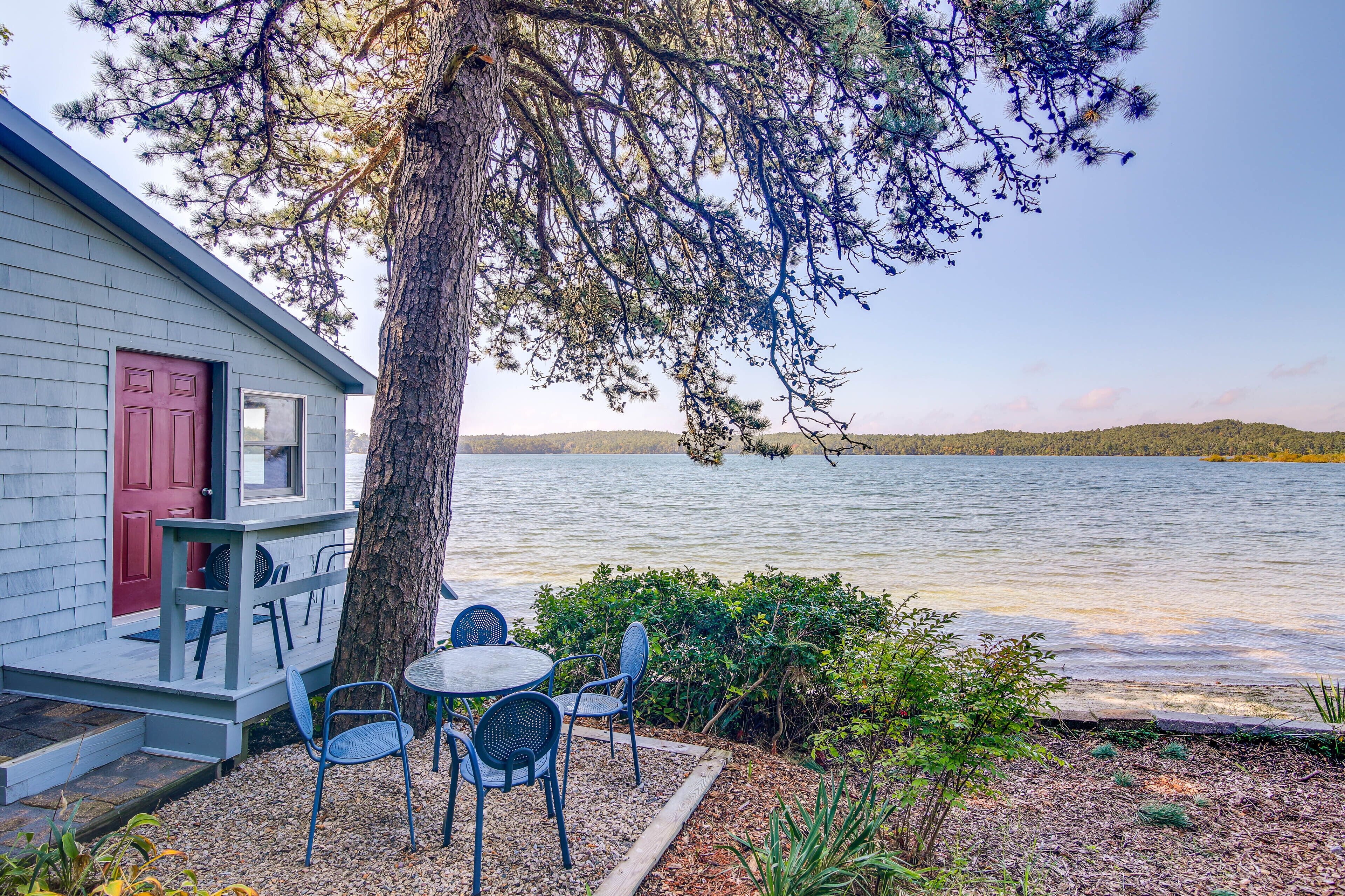 Quiet Plymouth Cottage on Great South Pond!