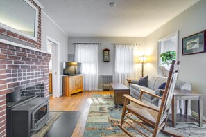 TV, books - Quiet Plymouth Cottage on Great South Pond! (Plymouth)