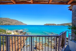 Alia Suite with Sea View | Vistas del balcón