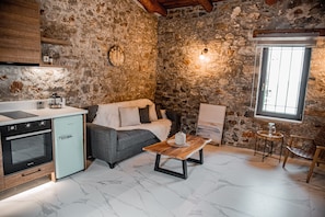 Aktaia Suite with Sea View | Living area