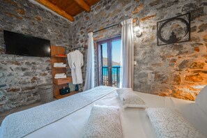 Alia Suite with Sea View | 1 間臥室、獨特裝潢、布置獨特、書桌