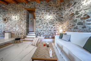 Aktaia Suite with Sea View | Living area