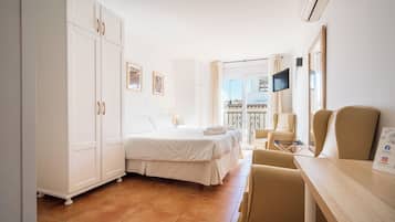 Studio | Olohuone | 22–tuumainen taulutelevisio, jossa digitaalikanavat