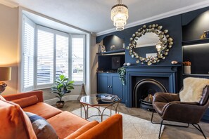 Living area - Stratford - beautiful luxe townhouse stay, 5 mins stroll to town, free parking (Stratford-upon-Avon)