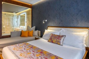 Premium driepersoonskamer, balkon | Een kluis op de kamer, geluiddichte muren, gratis wifi
