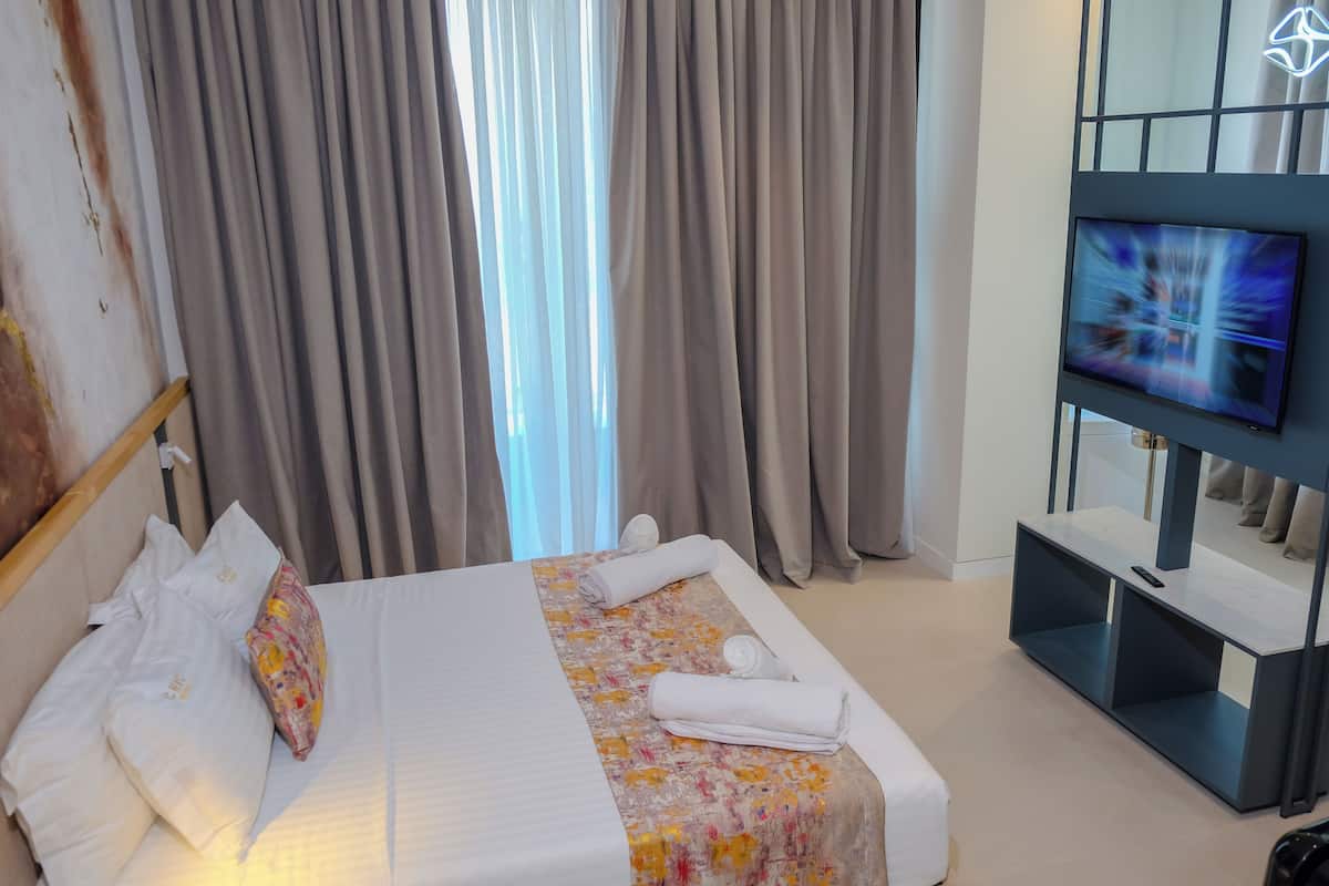 Deluxe Suite, Sea View | In-room safe, soundproofing, WiFi (free)