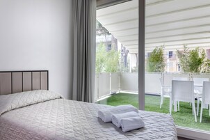 Apartamento Deluxe, 2 habitaciones, vistas al jardín, planta baja | Vistas al jardín