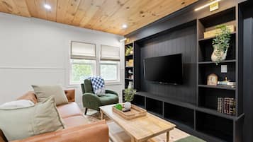 Executive-Apartment, 2 Queen-Betten, Kühlschrank und Mikrowelle, zum Innenhof hin | Wohnbereich