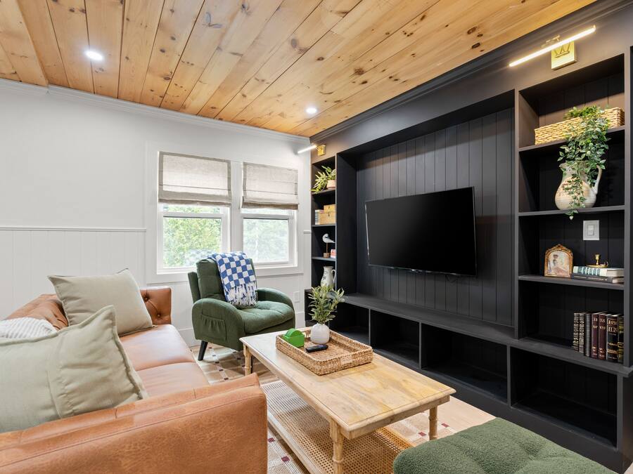 Executive Apartment, 2 Queen Beds, Refrigerator & Microwave, Courtyard Area | Living area