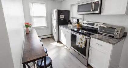 Bright 2BR by Boston Waterfront