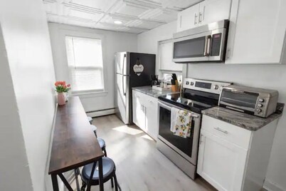 Bright 2BR by Boston Waterfront
