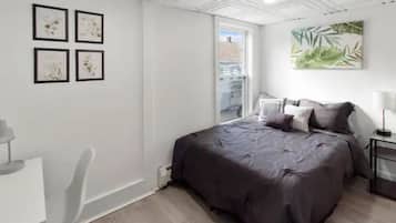 2 Schlafzimmer, Schreibtisch, Bügeleisen/Bügelbrett, Reisekinderbett