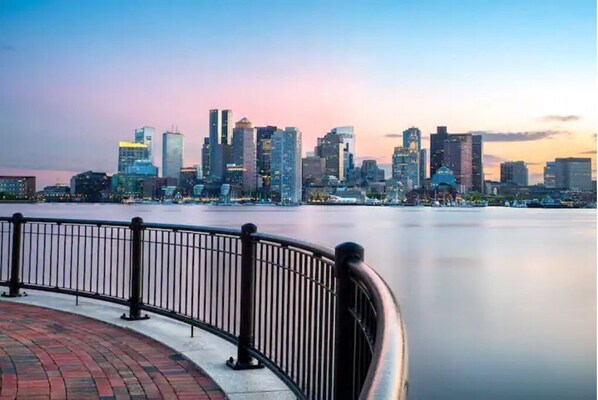 Property grounds - Bright 2BR by Boston Waterfront
 (Boston)