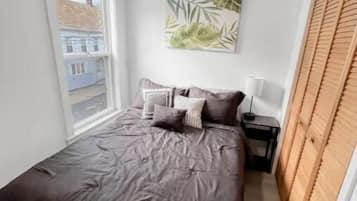 2 bedrooms, desk, iron/ironing board, travel crib