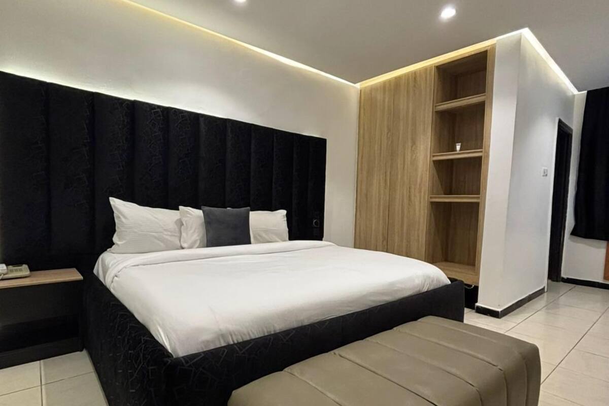 Quarto luxo | Escrivaninha, espaço de trabalho para notebook, Wi-Fi de cortesia